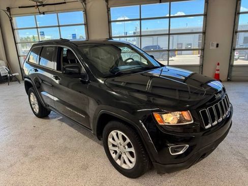 Used 2014 Jeep Grand Cherokee Laredo w/ 18" Wheel & 8.4" Radio Group AWD/4WD image 3