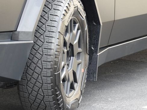 Used 2024 Tesla Cybertruck AWD Crew Cab image 64