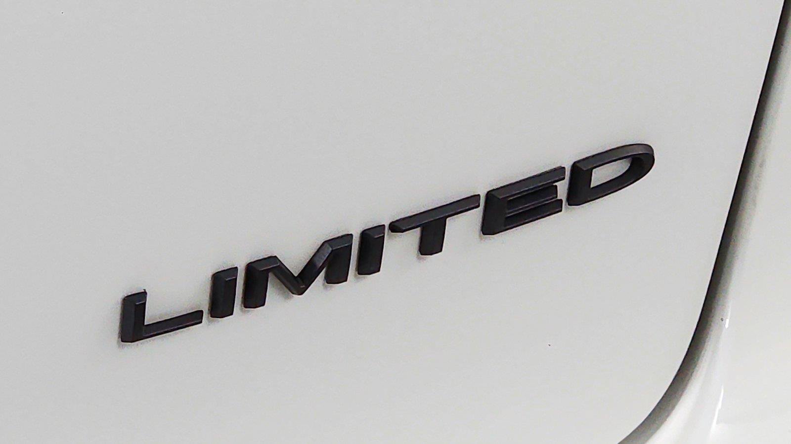 Used 2025 Chrysler Pacifica Limited FWD image 29