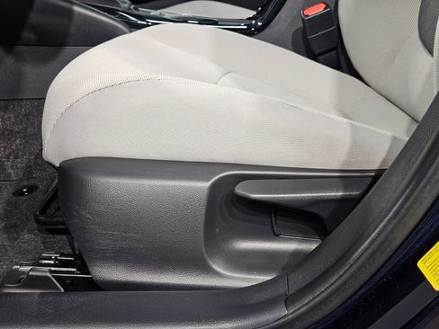 Used 2022 Toyota Corolla LE image 22