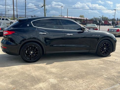 Used 2018 Maserati Levante AWD/4WD image 7