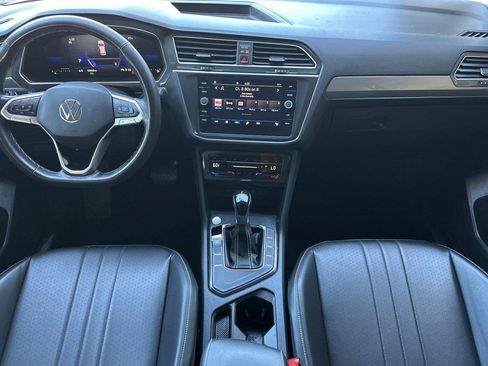 Certified 2023 Volkswagen Tiguan SE FWD image 13
