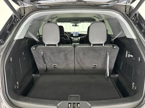 Used 2022 Ford Explorer XLT w/ Equipment Group 202A AWD/4WD image 25