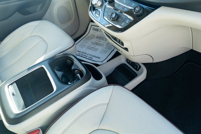 Used 2020 Chrysler Pacifica Limited FWD image 44