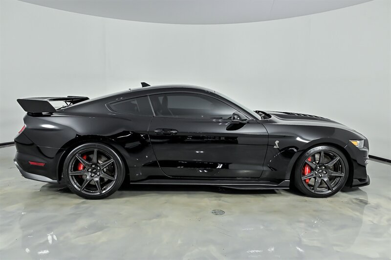 Used 2021 Ford Mustang Shelby GT500 w/ Carbon Fiber Track Pack RWD image 11