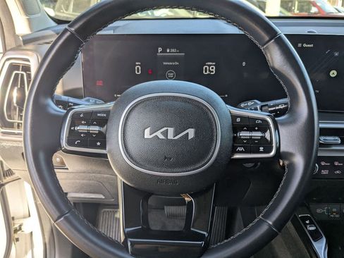 Used 2024 Kia Sorento S image 17
