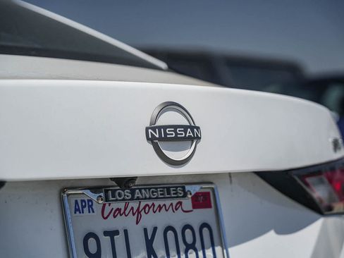Used 2024 Nissan Sentra SV FWD image 11