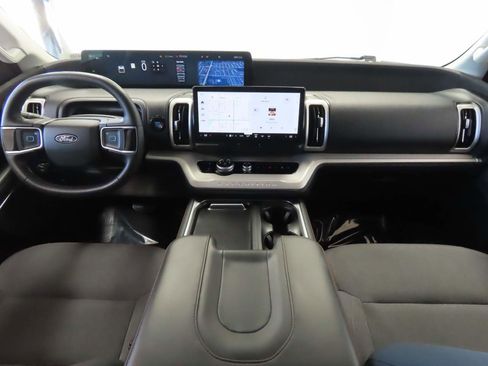 Used 2025 Ford Expedition Active AWD/4WD image 13