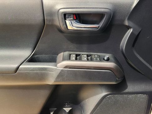 Used 2019 Toyota Tacoma TRD Sport w/ Technology Package RWD image 17