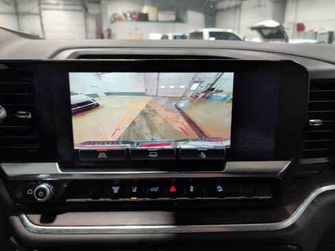 Used 2024 GMC Sierra 3500 SLT image 11