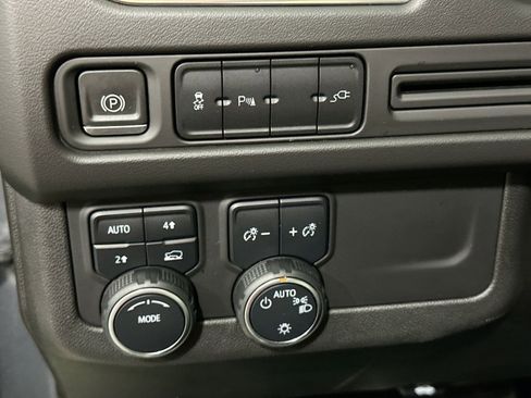 Used 2021 Chevrolet Suburban RST image 16