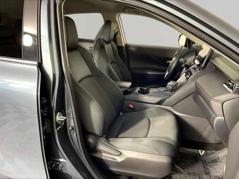 Used 2023 Toyota Venza LE AWD/4WD image 27