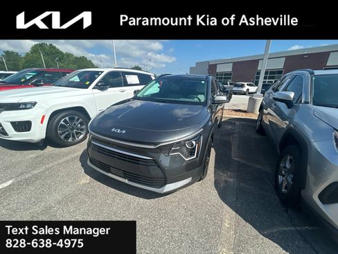 Certified 2025 Kia Niro EX FWD image 10