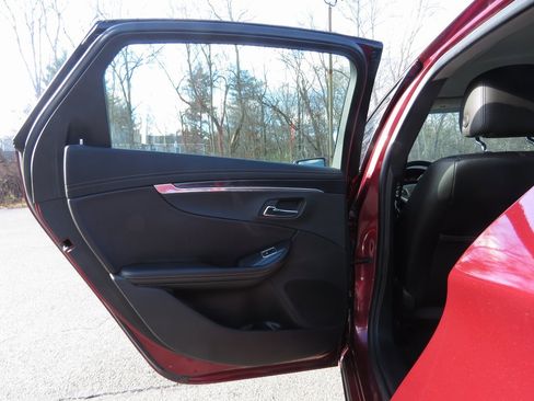 Used 2016 Chevrolet Impala LT w/ Convenience Package image 19