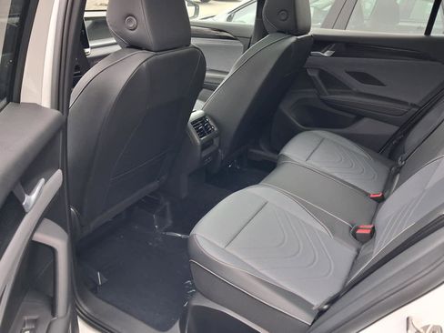 New 2026 Volkswagen Tiguan SE R-Line AWD/4WD image 10