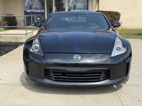 Used 2011 Nissan 370Z Touring w/ Sport Pkg image 2