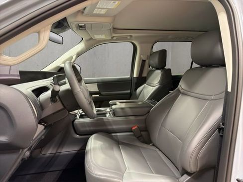 New 2026 Ford Expedition Active image 15