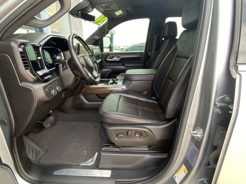 Used 2024 Chevrolet Silverado 2500 High Country w/ Technology Package AWD/4WD image 15