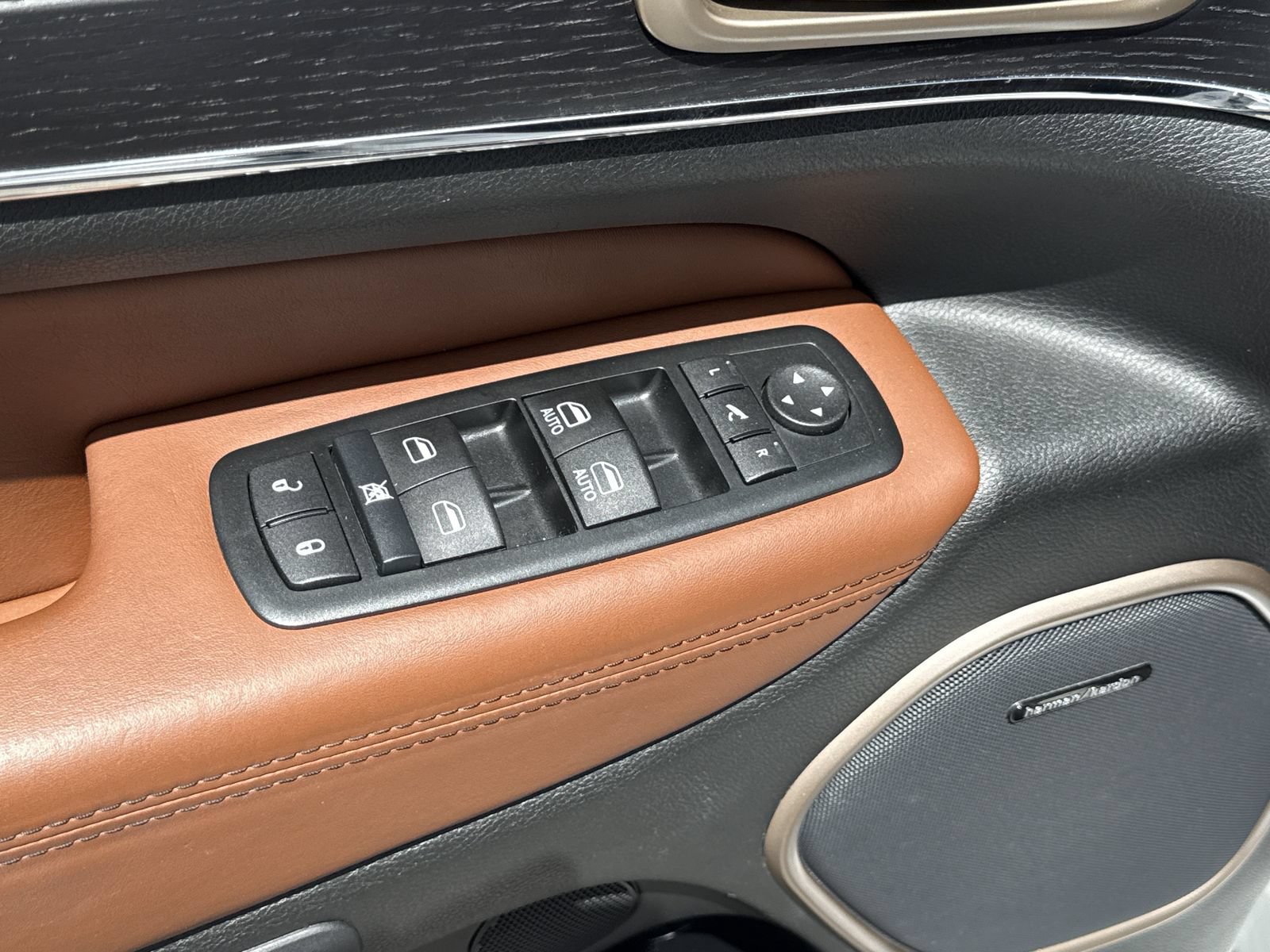 Used 2015 Jeep Grand Cherokee Summit AWD/4WD image 15