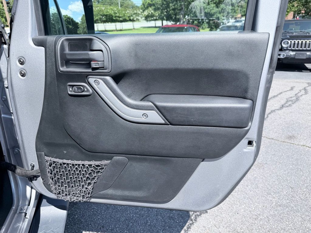 Used 2018 Jeep Wrangler Sahara w/ Dual Top Group AWD/4WD image 25