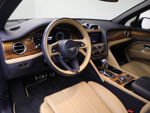 Certified 2024 Bentley Bentayga Extended Wheelbase AWD/4WD image 18