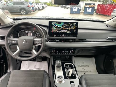 Used 2025 Mitsubishi Outlander SE AWD/4WD image 23