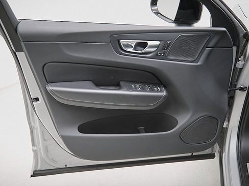 Used 2023 Volvo XC60 B6 Ultimate w/ Protection Package Premier image 10