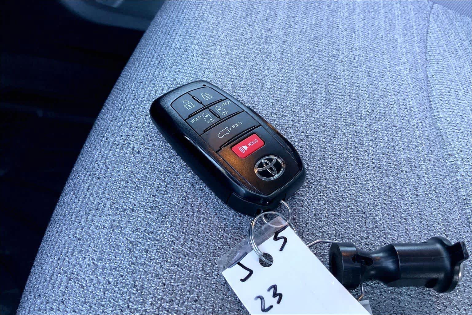 Used 2026 Toyota Sienna LE FWD image 13