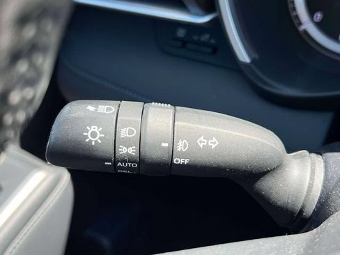 Used 2022 Toyota Highlander XLE AWD/4WD image 20