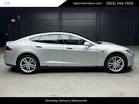 Used 2015 Tesla Model S 90D image 8