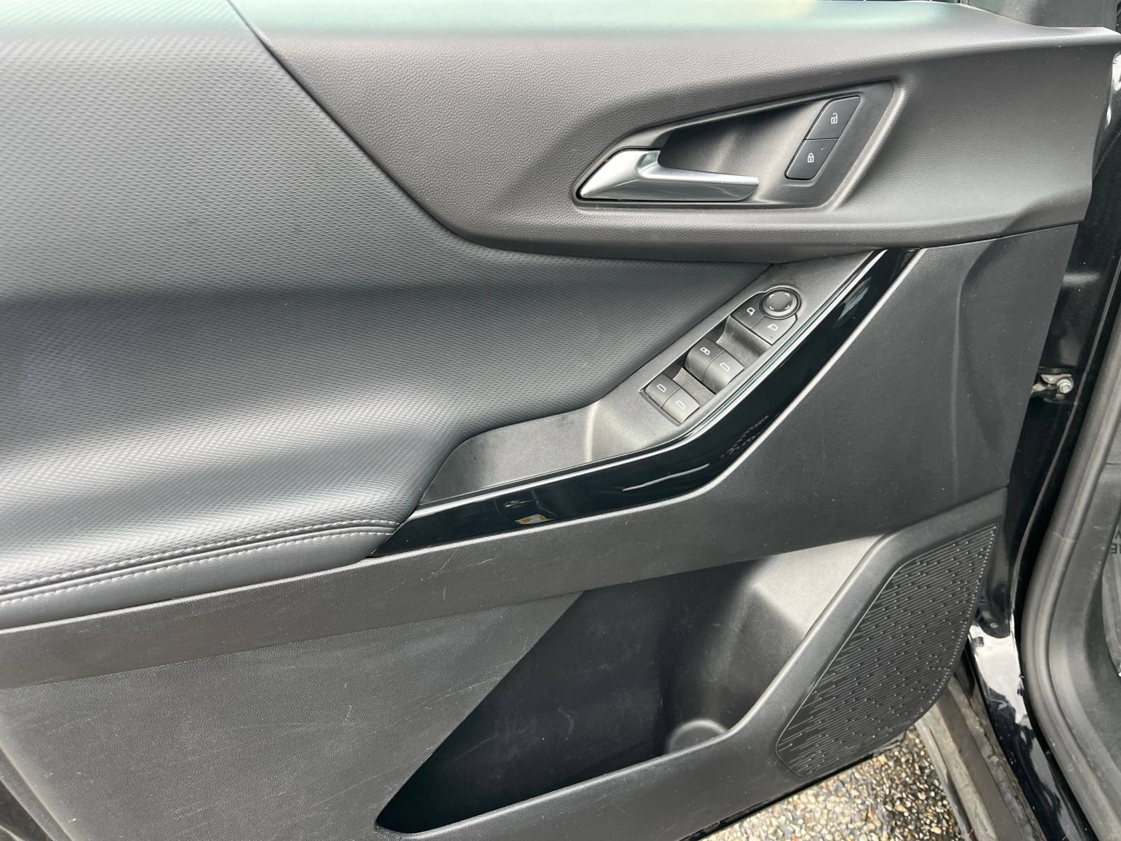 Used 2025 Chevrolet Equinox LT FWD image 18