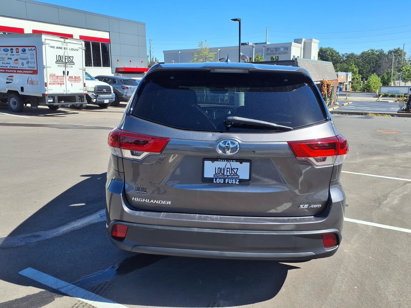 Used 2018 Toyota Highlander SE AWD/4WD image 27
