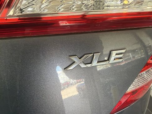 Used 2012 Toyota Camry XLE w/ Convenience Pkg FWD image 29
