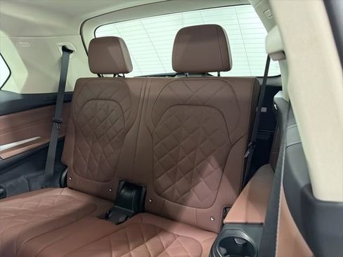 Used 2025 BMW X7 xDrive40i w/ Parking Assistance Package image 18