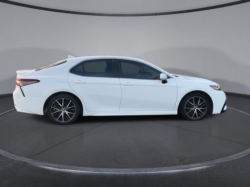 Used 2023 Toyota Camry SE FWD image 9