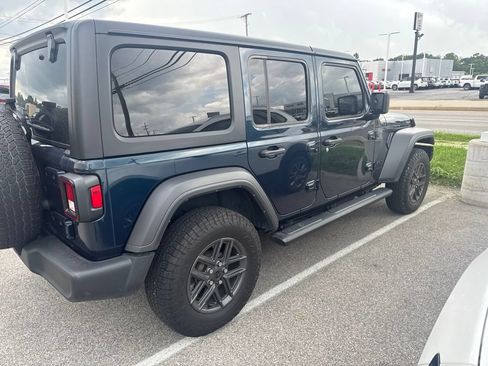 Used 2025 Jeep Wrangler Unlimited Sport AWD/4WD image 2