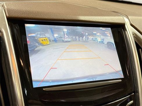 Used 2015 Cadillac SRX Luxury image 16