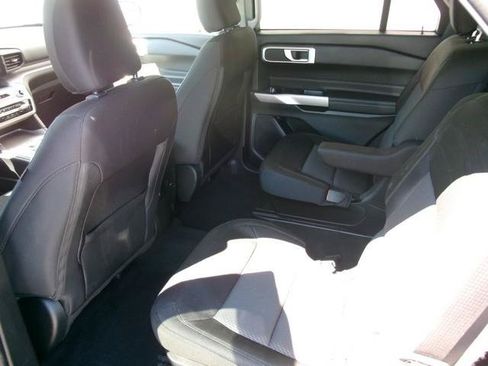 Used 2023 Ford Explorer XLT AWD/4WD image 24