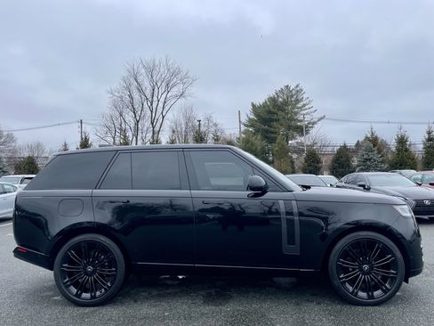 Certified 2025 Land Rover Range Rover SE image 4