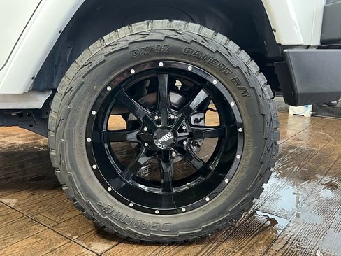 Used 2015 Jeep Wrangler Unlimited Sahara w/ Connectivity Group image 33