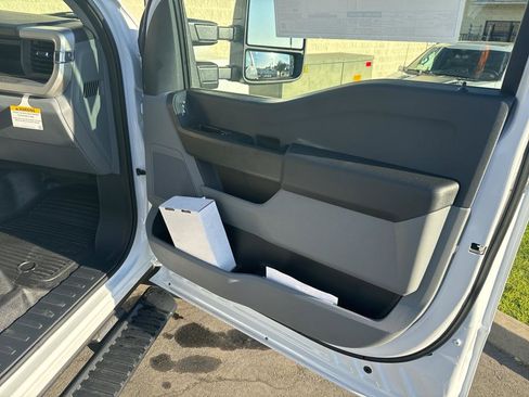 New 2024 Ford F450 XL w/ XL Chrome Package image 18