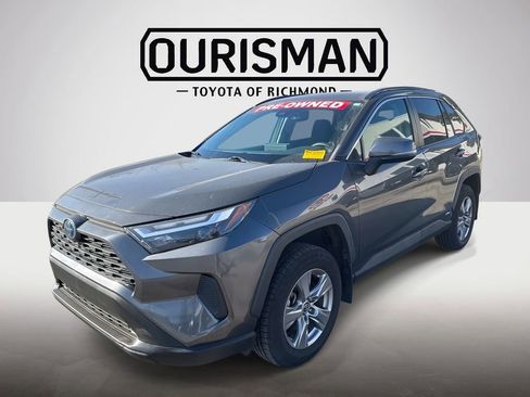 Used 2022 Toyota RAV4 XLE w/ Convenience Package image 3