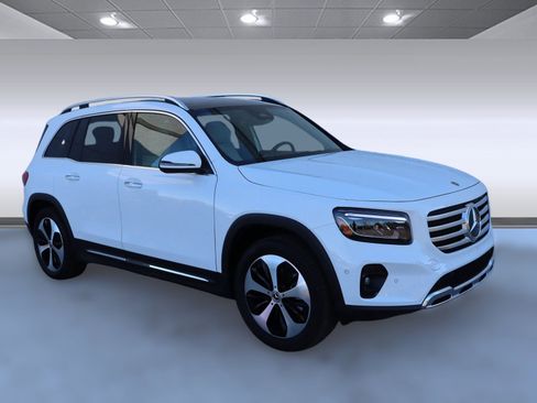 Used 2025 Mercedes-Benz GLB 250 image 3