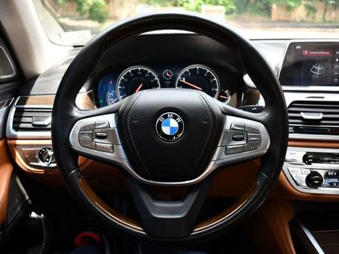 Used 2018 BMW 750i image 26