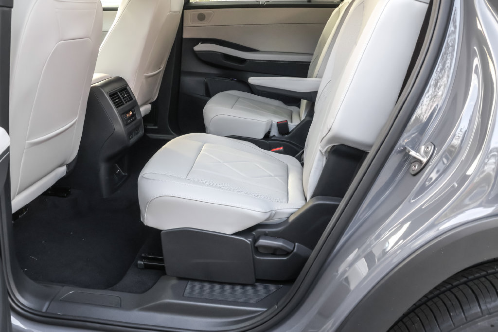 New 2027 Volkswagen Atlas SEL R-Line AWD/4WD image 36