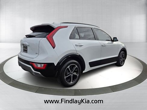 Certified 2025 Kia Niro SX image 6