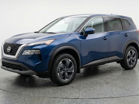Used 2025 Nissan Rogue SV AWD/4WD image 3