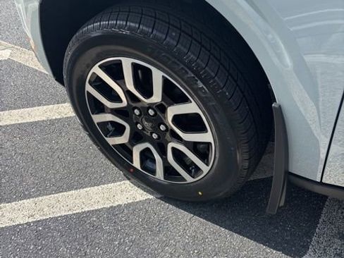 Used 2024 Ford Maverick Lariat image 8