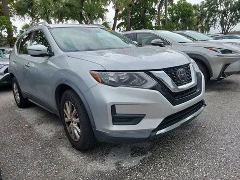 Used 2020 Nissan Rogue SV FWD image 1