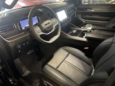 New 2024 Jeep Wagoneer L Series II w/ Flexible Seating Group image 21